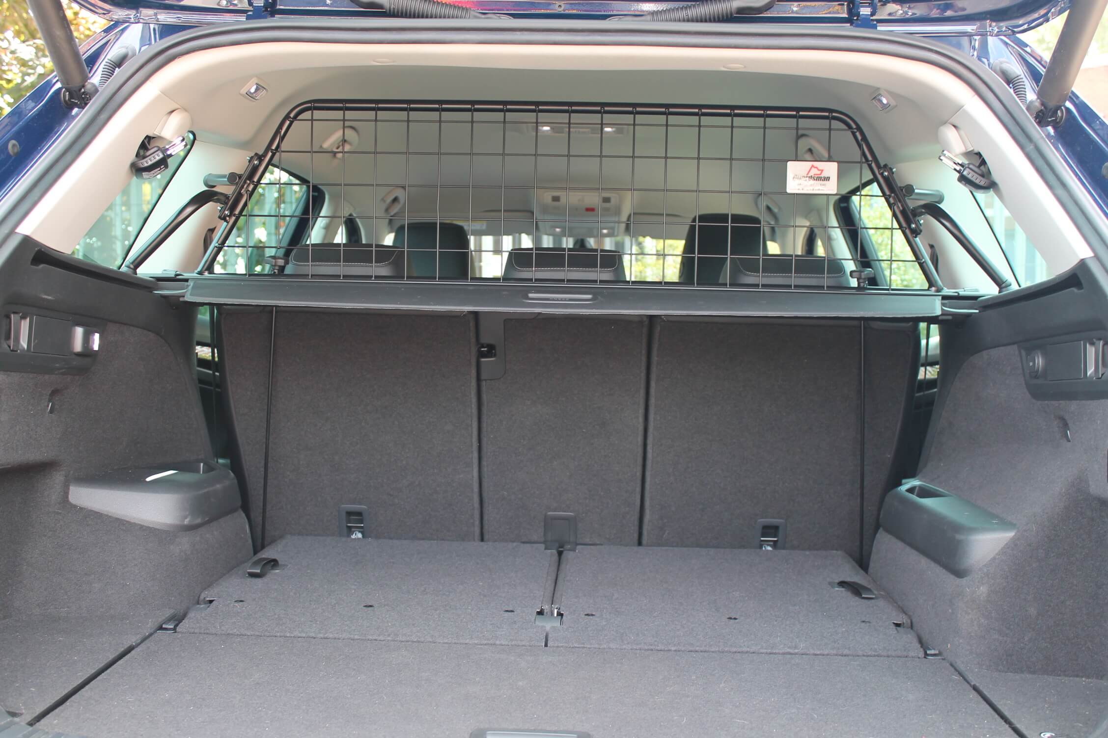 https://www.guardsmandogguards.co.uk/wp-content/uploads/2017/09/skoda-kodiaq-with-boot-cover-fitted.jpg
